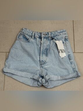 ZARA Light Wash Rolled-Hem High-Rise “Mom Fit” Denim Shorts